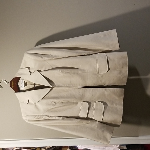 Women's pants suit, size 14, and champagne - Picture 2 of 4